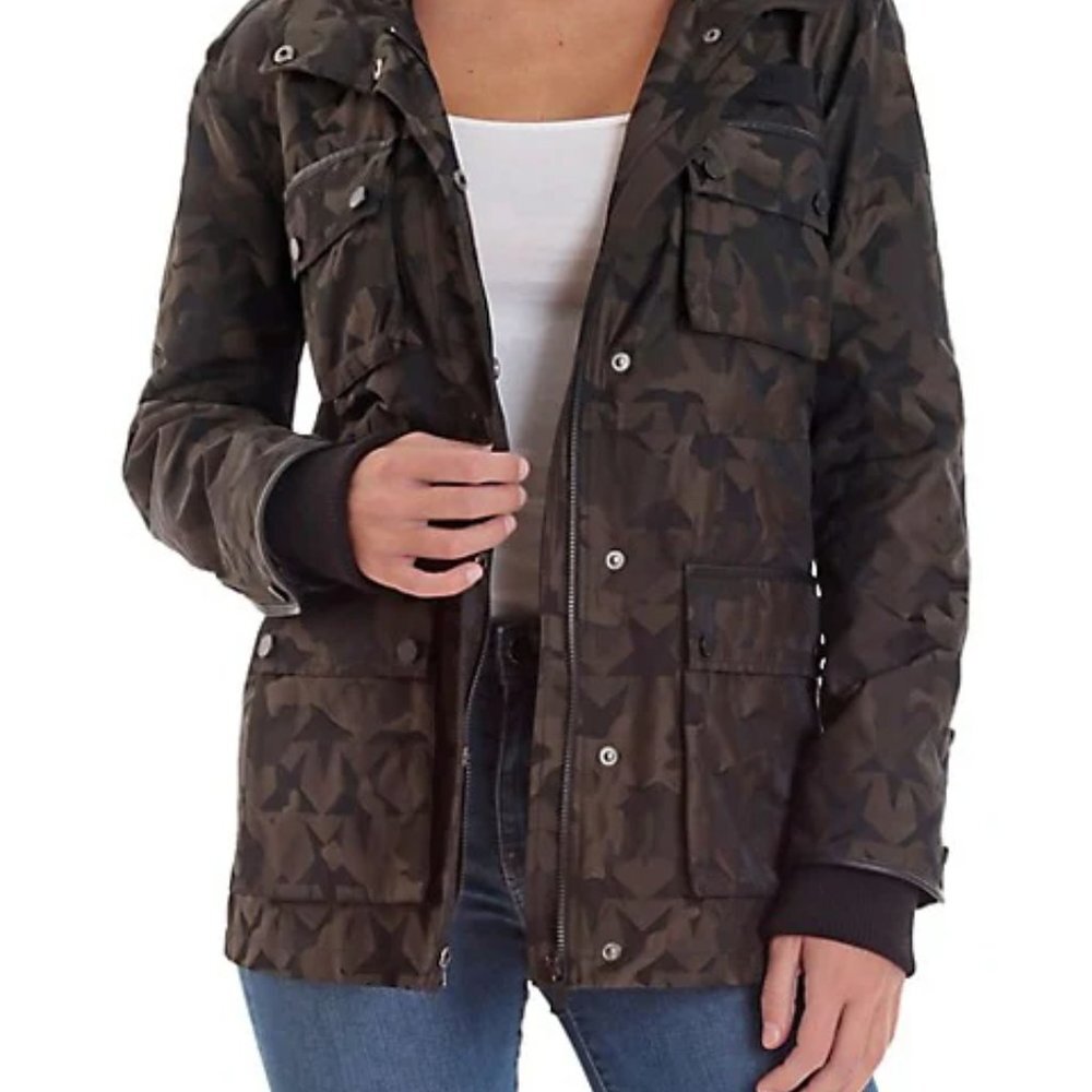 AVEC LES FILLES WATER-RESISTANT CARGO CAMO JACKET WITH HIDDEN HOOD SIZE Small